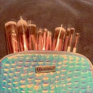 BH Cosmetic brushes and bag